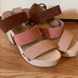 NWOT Chinese laundry wooden heeled Sandals